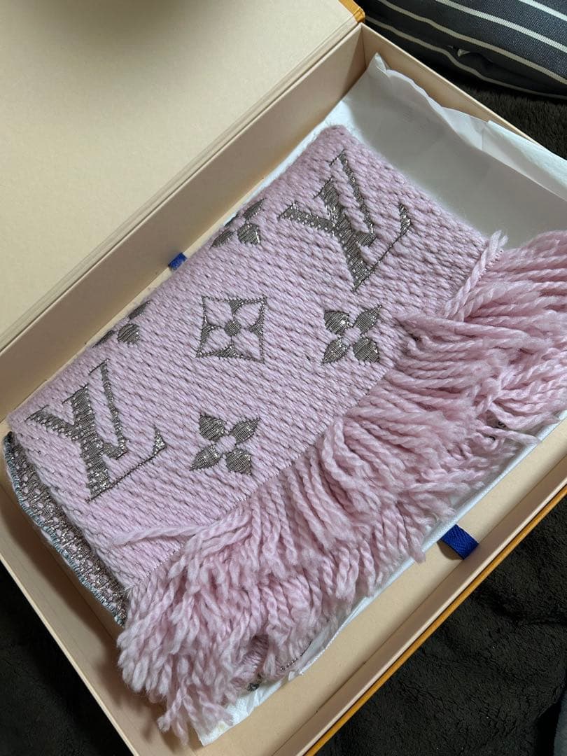Louis Vuitton ピンク ロゴ マフラー　ノンタン出品