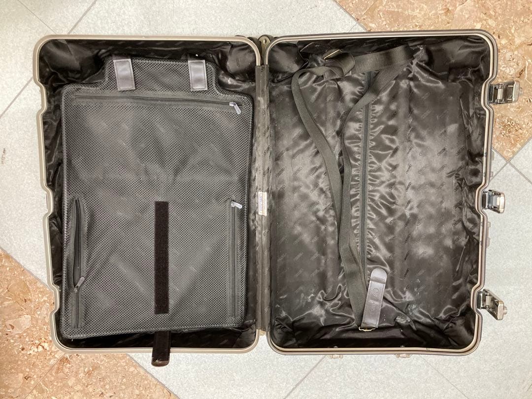 zuka3 RIMOWA リモワ　シルバー アルミニウム キャリーケース⭐︎