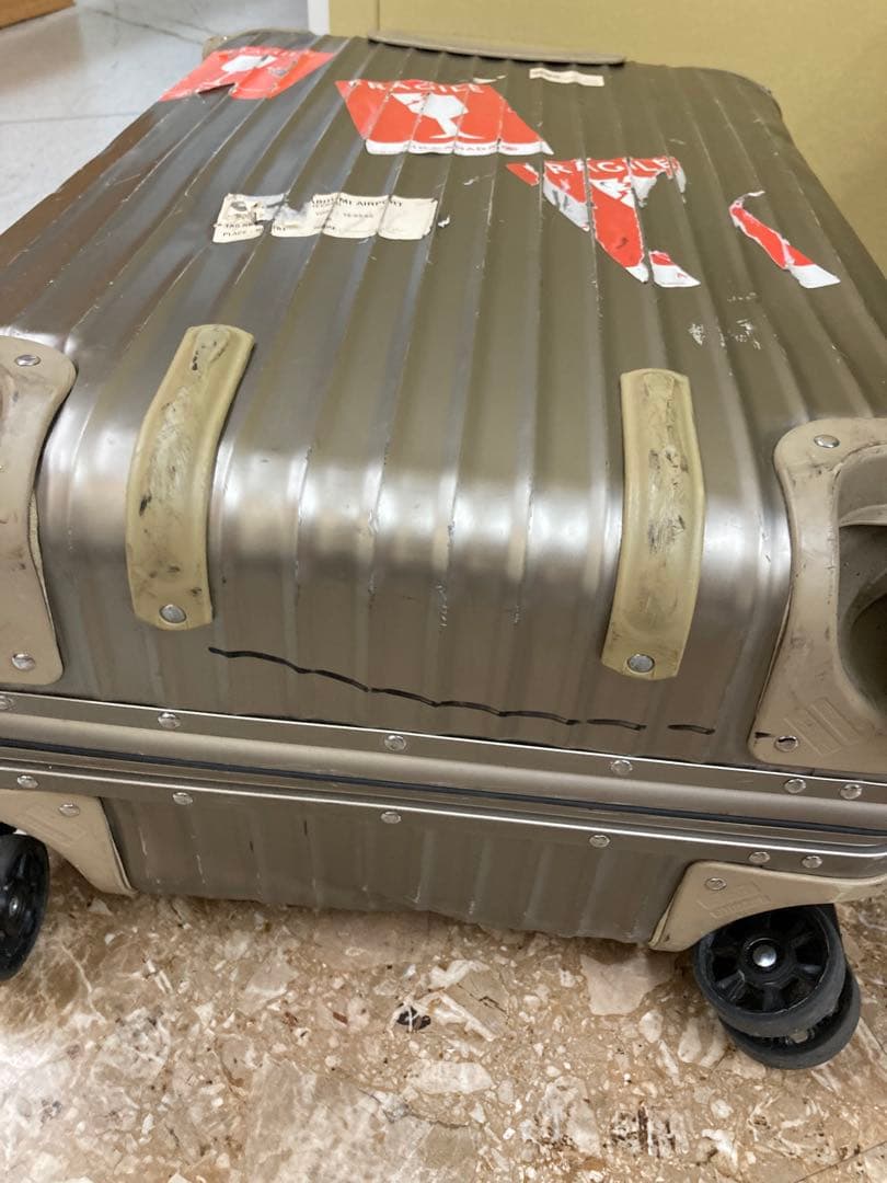 zuka3 RIMOWA リモワ　シルバー アルミニウム キャリーケース⭐︎