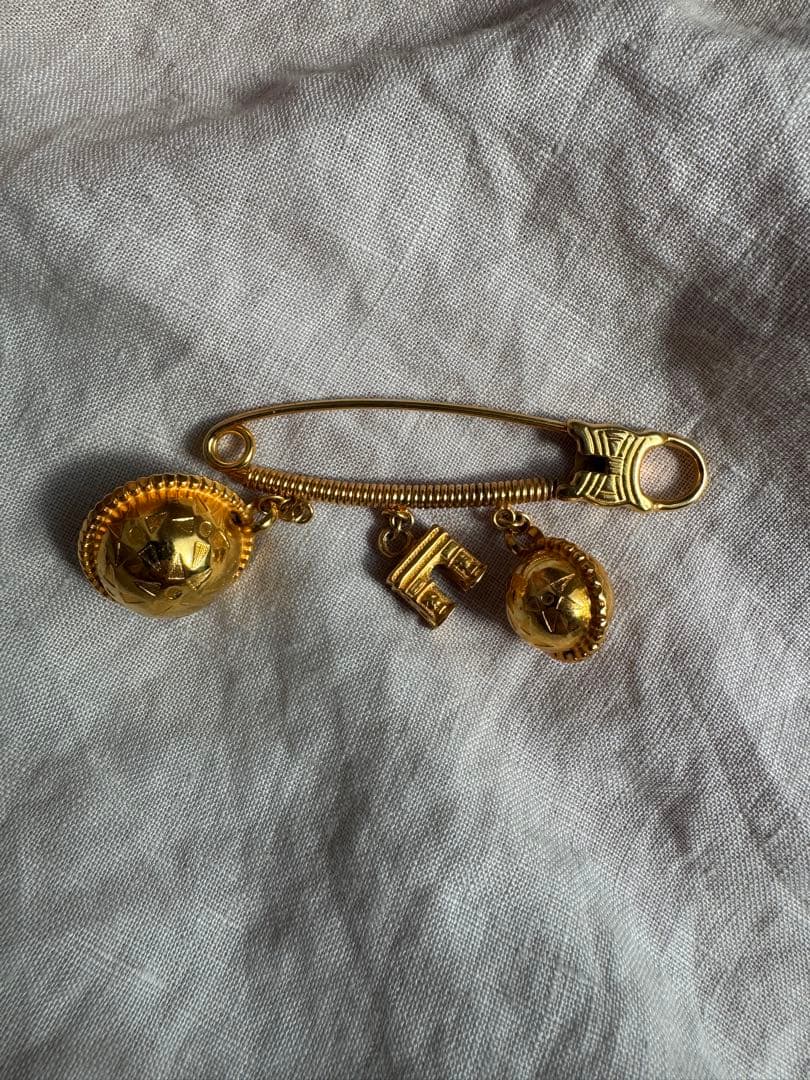 美品　セリーヌ 凱旋門 スターボール ヴィンテージ　ブローチ