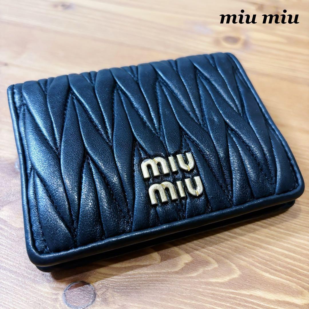 【上品】　miumiu マテラッセ　財布　二つ折り　ブラック　レザー　ロゴ