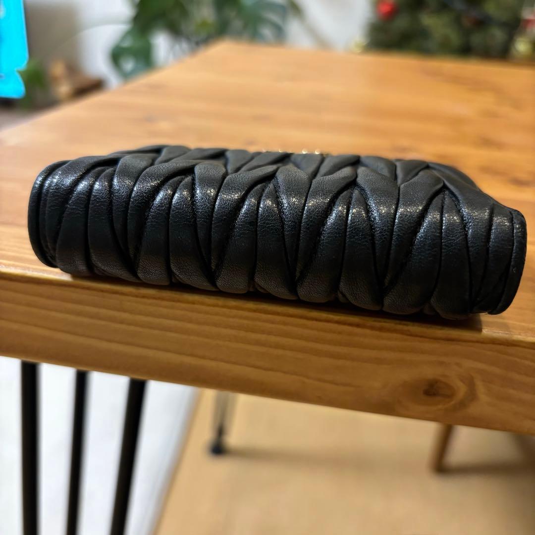 【上品】　miumiu マテラッセ　財布　二つ折り　ブラック　レザー　ロゴ