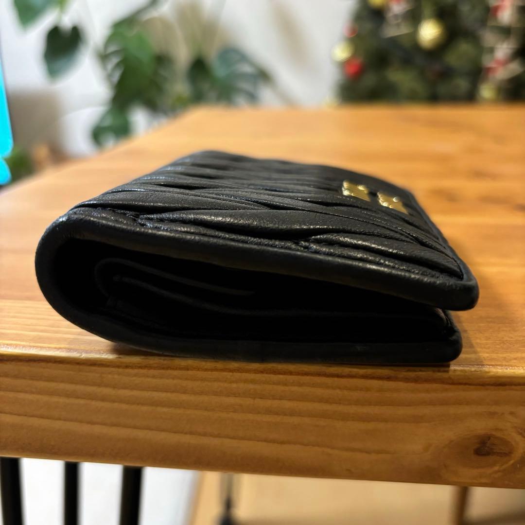 【上品】　miumiu マテラッセ　財布　二つ折り　ブラック　レザー　ロゴ