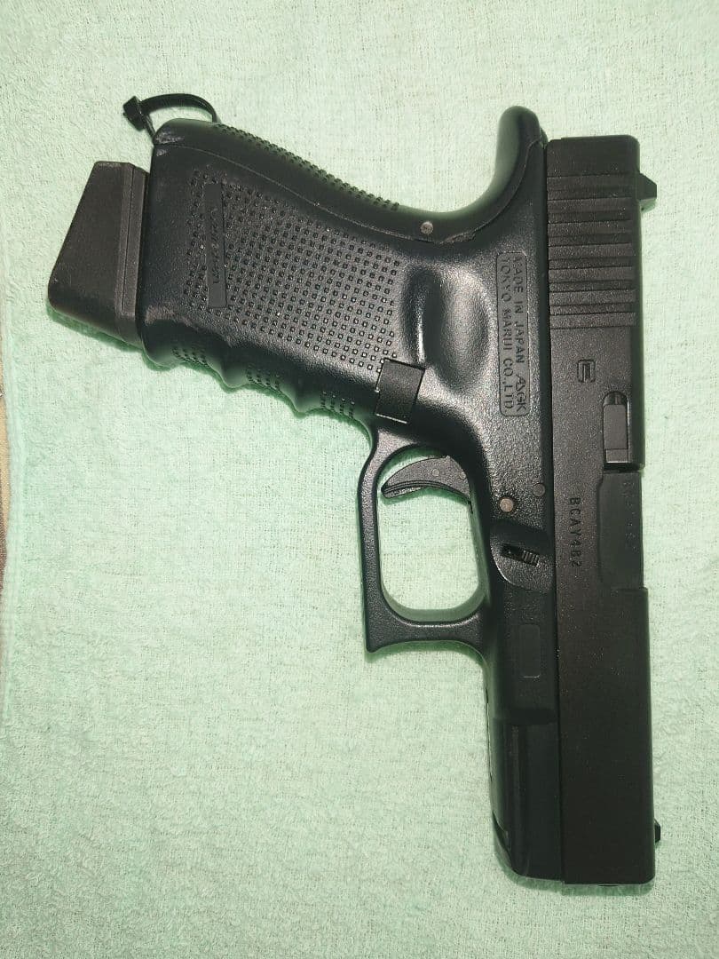 グロック19gen4ケース付きホルスター、マガジン4本付き