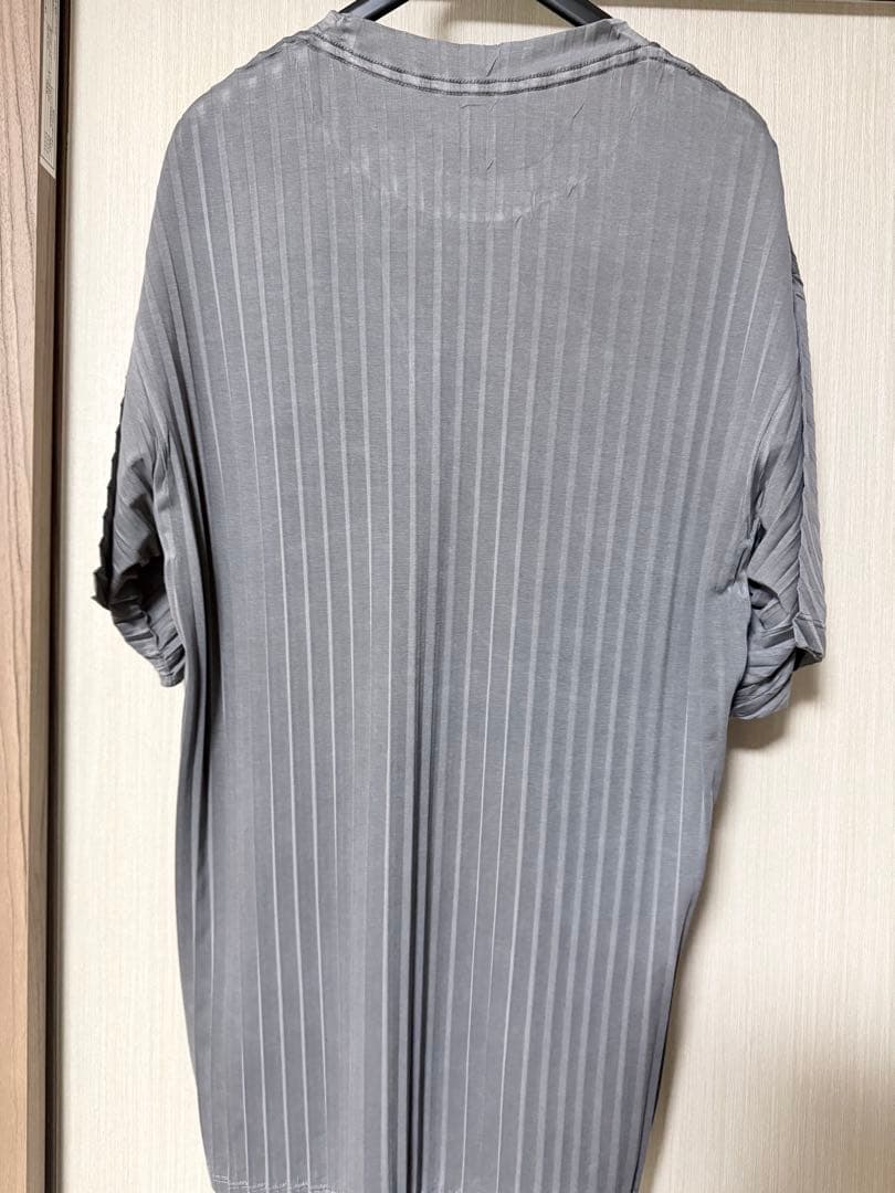 トップス SATISFY AuraLite Pleated T-Shirt