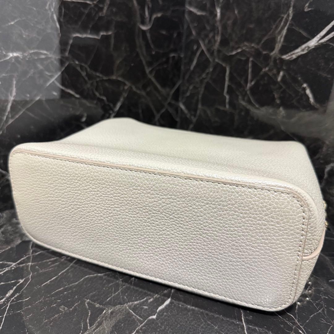 美品　FURLAフルラ レザー チェーンショルダーバッグ グレー シルバー金具