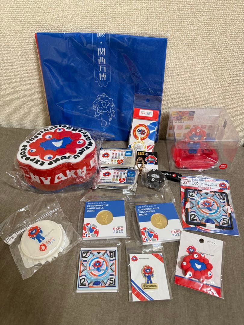 ミャクミャク　14点セット サンリオ　メダル　マグネット