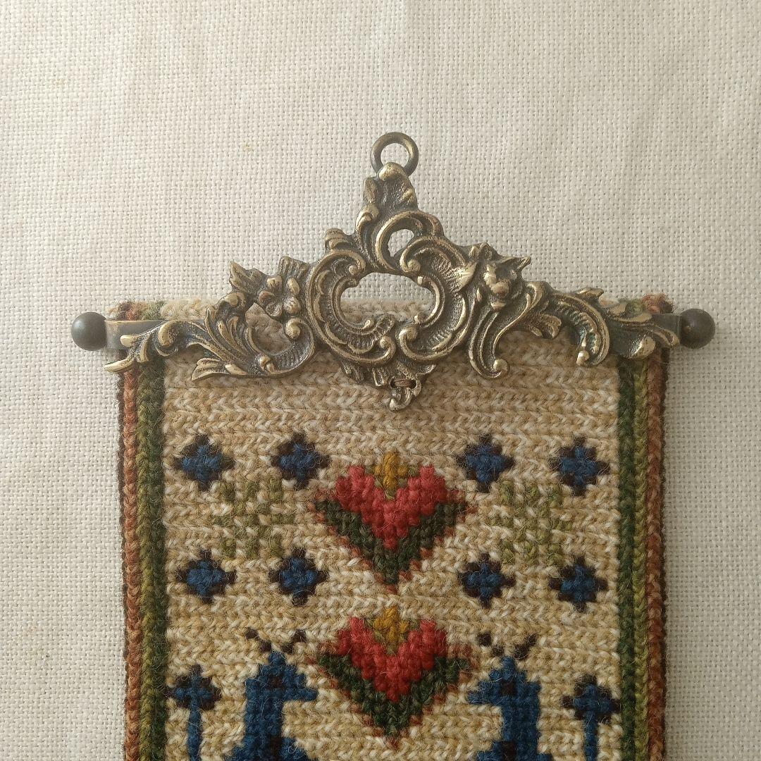 エルフ・モール　トゥヴィスト刺しゅうのタペストリー2枚