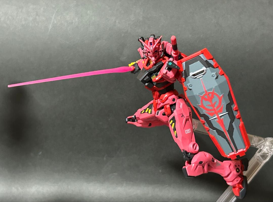 HG 赤いガンダム　シャア専用フルビット装備　塗装済み完成品　スタンド付き
