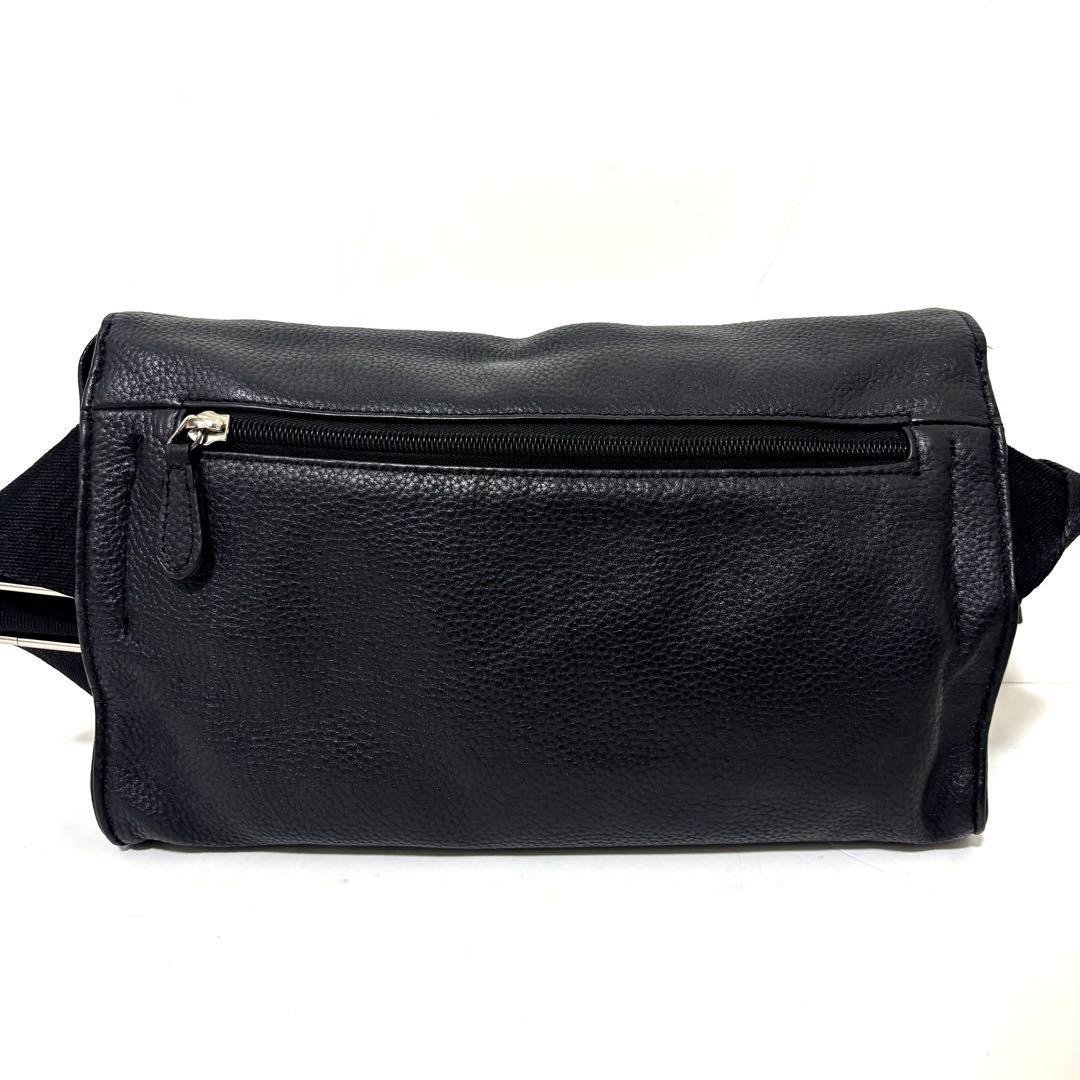 イアパピヨネ ワイドテープ ショルダーバッグ スタッズ ブラック