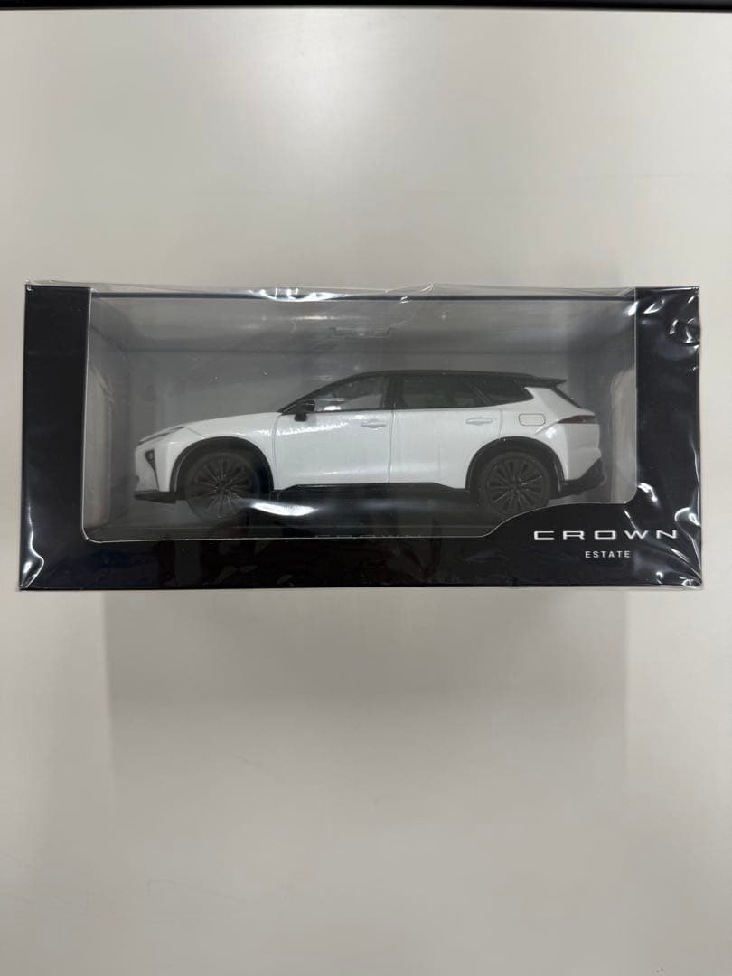 CROWN ESTATE ミニカー PHEV仕様