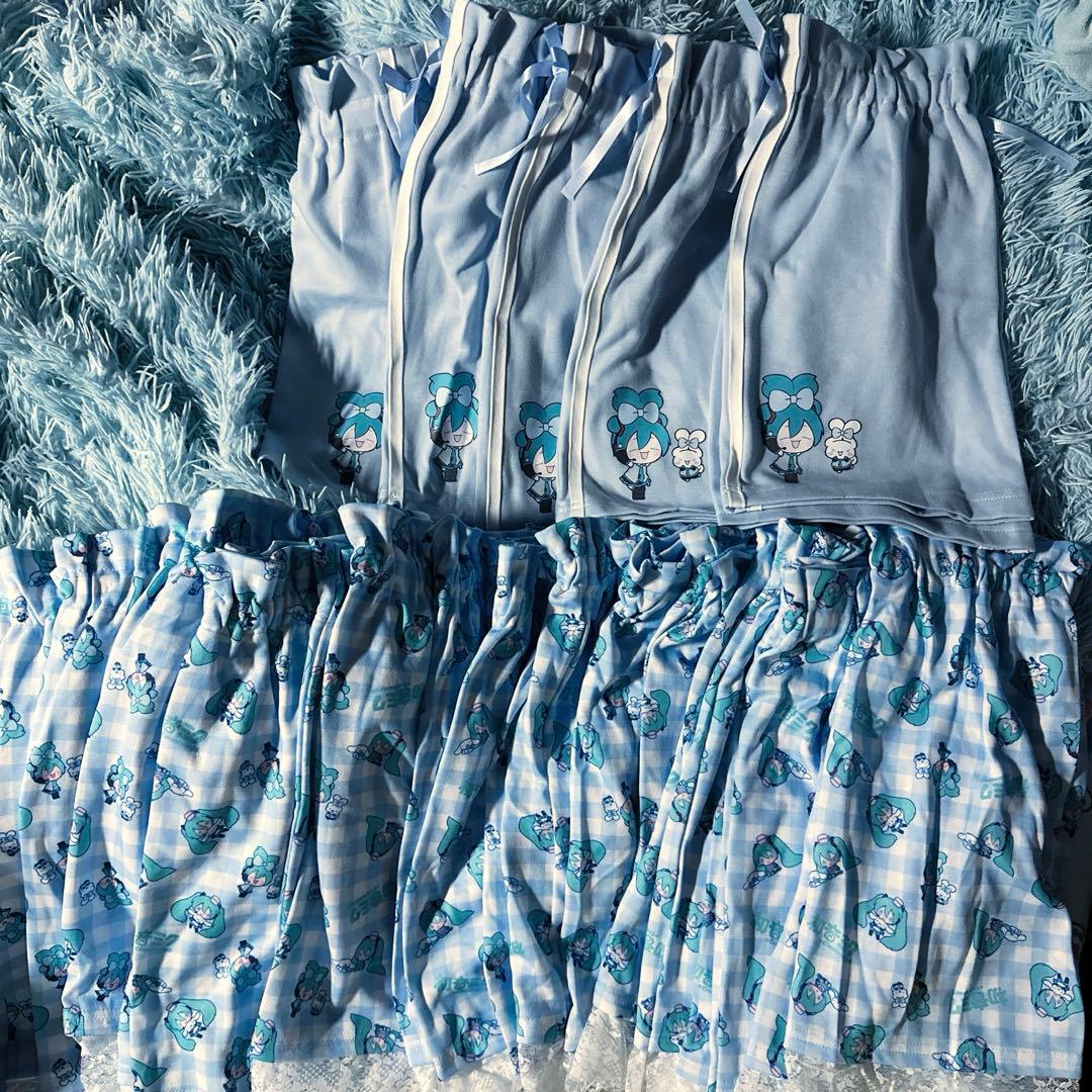 初音ミクシナモロールレッグカバー