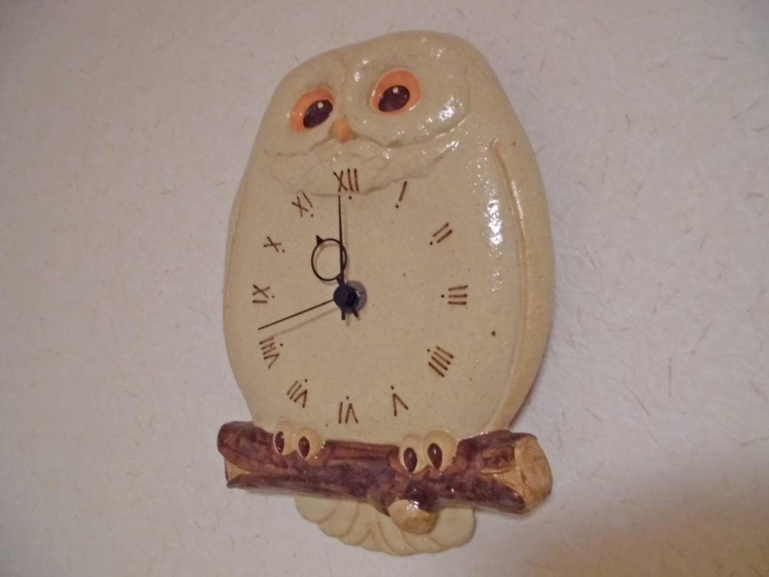 美濃焼　愛嬌のある陶器のふくろうの掛け時計　陶器のインテリア時計