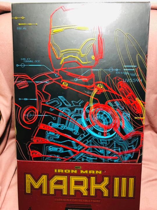 ホットトイズ  トニー・スターク　マーク3 フィギュア　アイアンマン