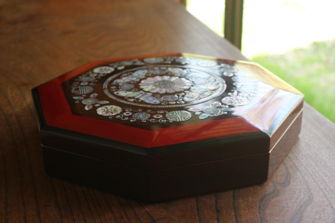 デッドストック！八角デザインに優美な螺鈿細工の映える蓋物（検民芸小物入れ弁当箱