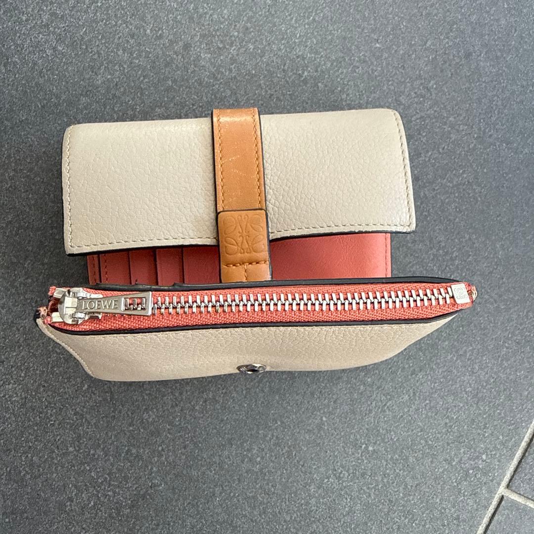 LOEWE 三つ折り財布　箱付き