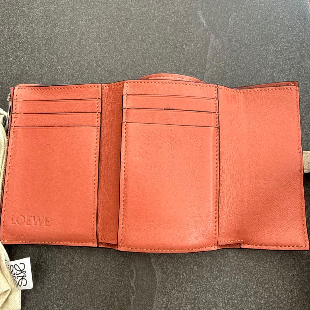 LOEWE 三つ折り財布　箱付き