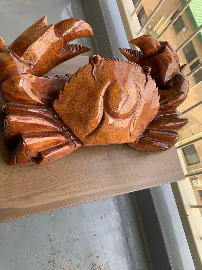 手彫りカニの木彫りオブジェ