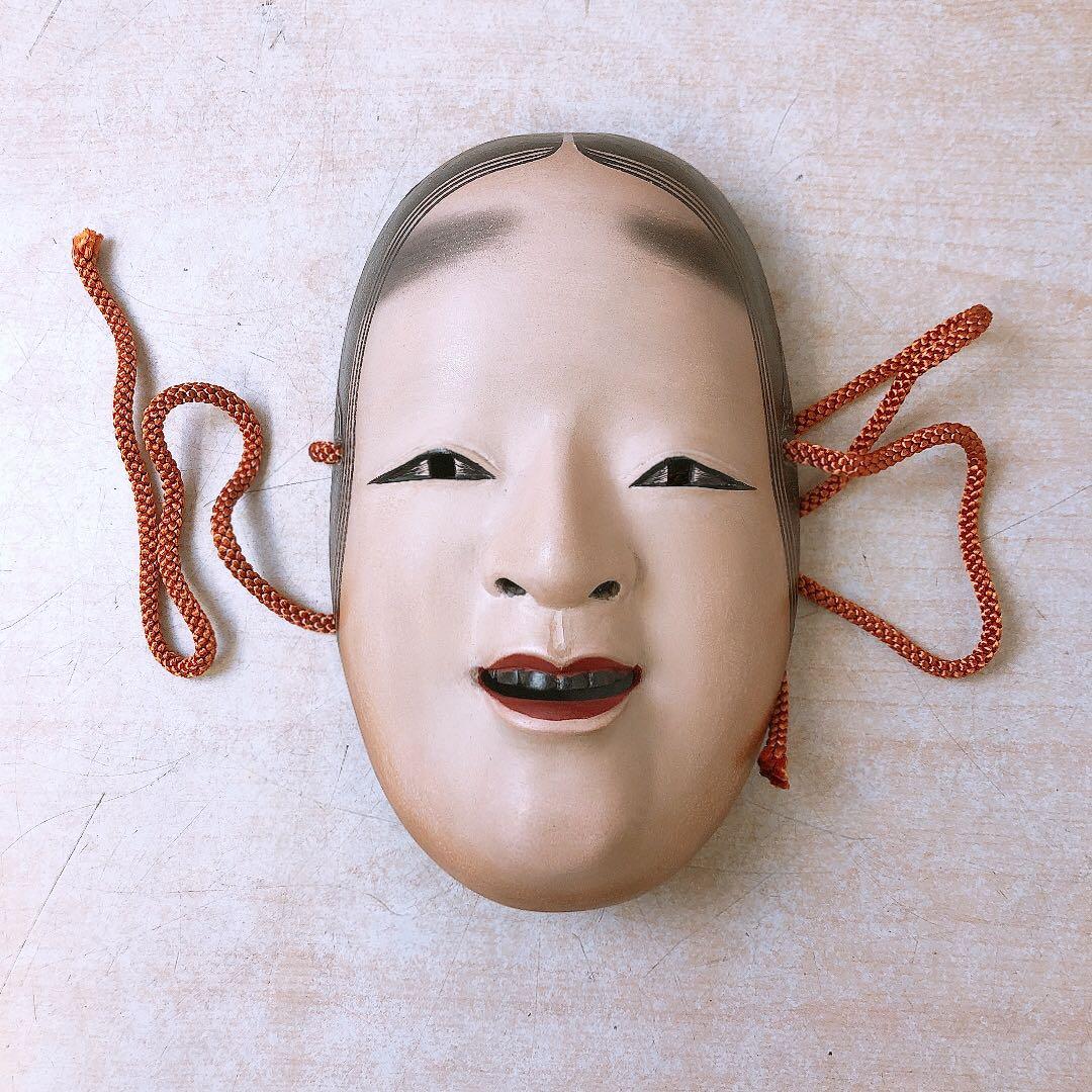 や*ろ様 能面 小面 木彫り 木箱入 女性面 舞台小道具 工芸品 昭和 レトロ