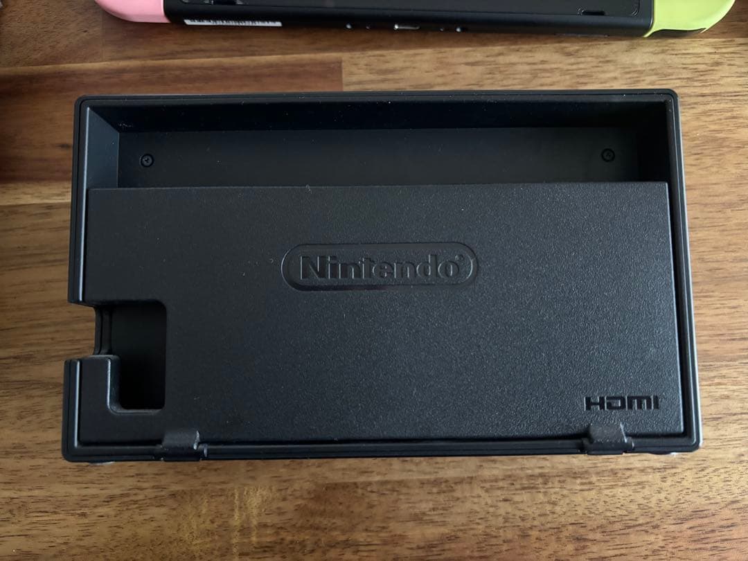 Nintendo Switch 本体 保護フィルムあり/ケース付き/備品付き