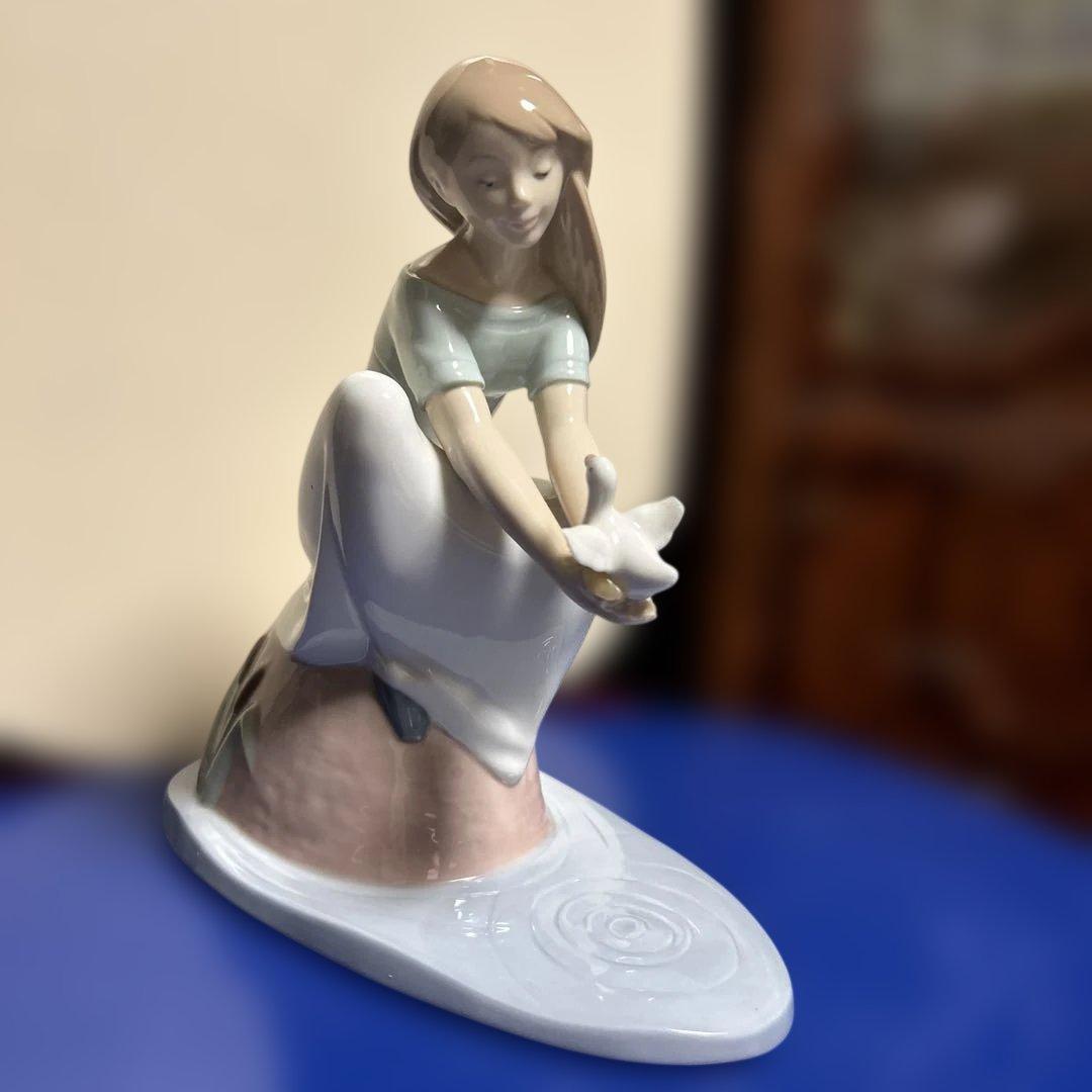 NAO 高さ21cm 少女と白い鳥の陶器置物