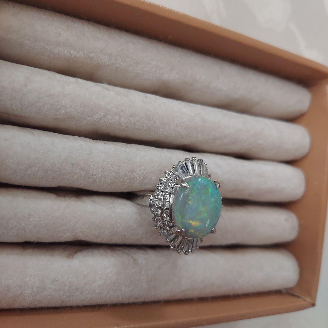 オパール3.25ct 重量12.5g ダイヤ取巻き大粒オパール指輪