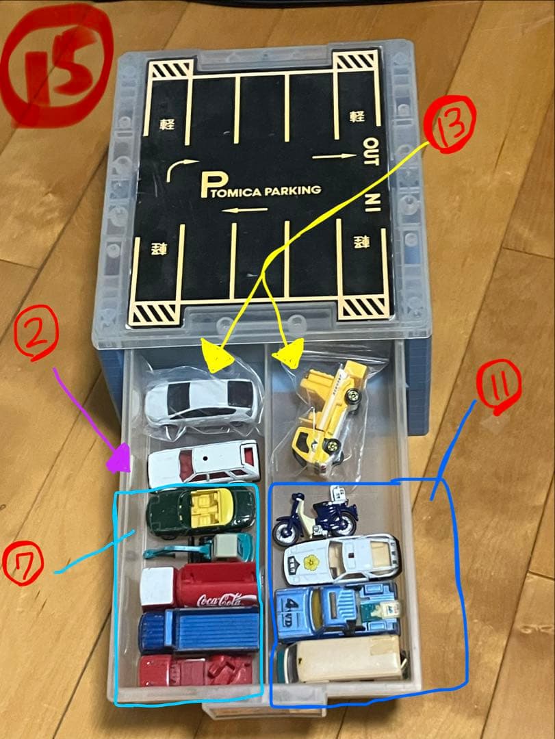 TAKARA TOMYトミカ＆ミニカーの多様な車両（100台以上）とパーキング付
