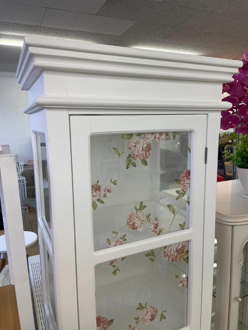 アンティーク風　ホワイト　ローズ　ガラスキャビネット 本棚　シェルフ　収納