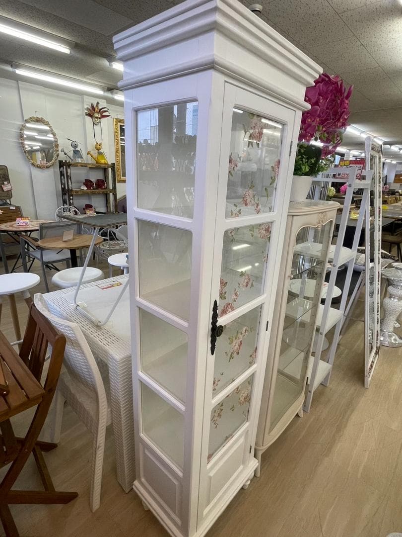 アンティーク風　ホワイト　ローズ　ガラスキャビネット 本棚　シェルフ　収納
