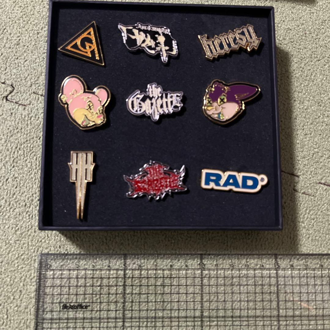 the Gazette 20周年 PINS SET