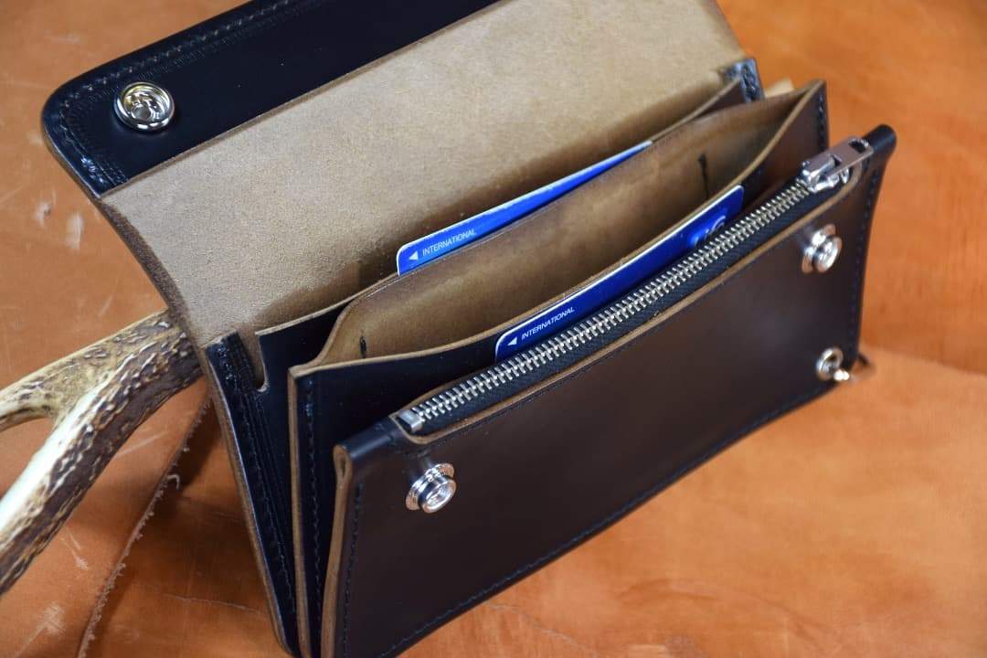 ⭐️タイムセール　トラッカーウォレット 　馬革 　ホースパット　茶芯　黒