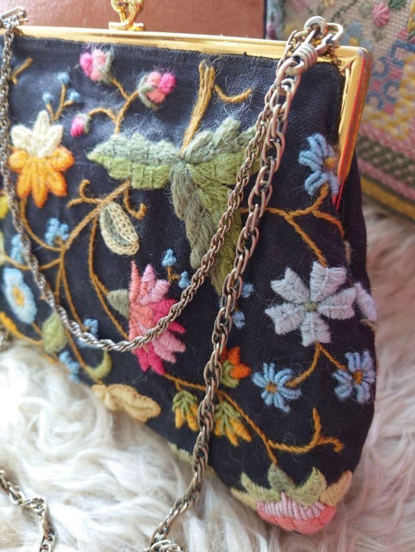 ニードルポイント　ロングチェーン　ポーチ