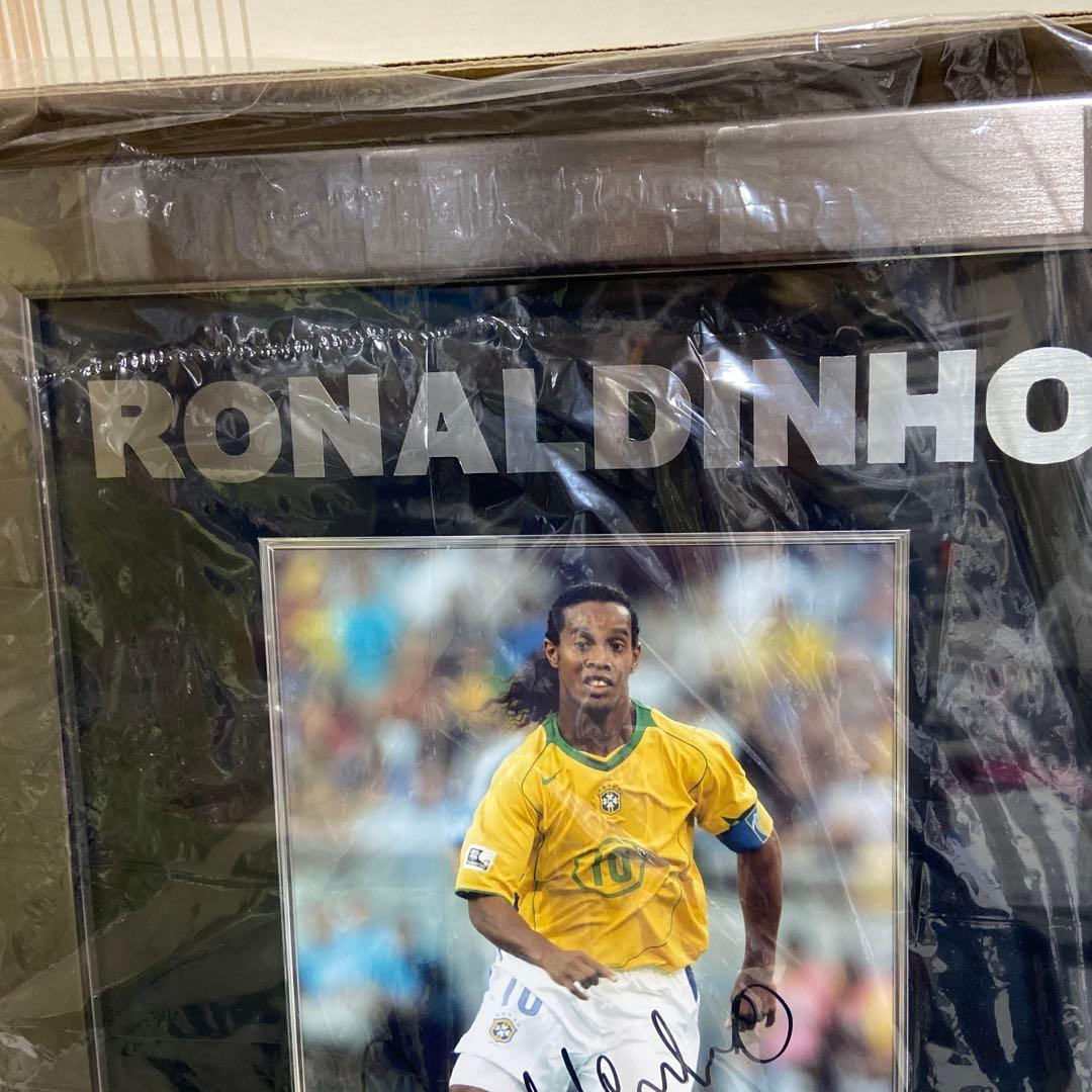 アキ◼️送料別◼️ロナウジーニョ直筆サインフォト　額入り