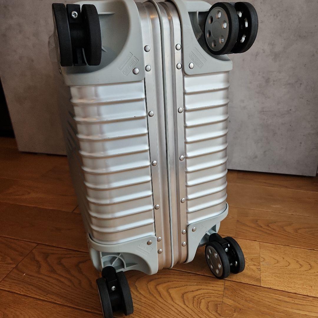 RIMOWA　トパーズ4輪　　45L　シルバー　アルミ　56×45×25　正規品