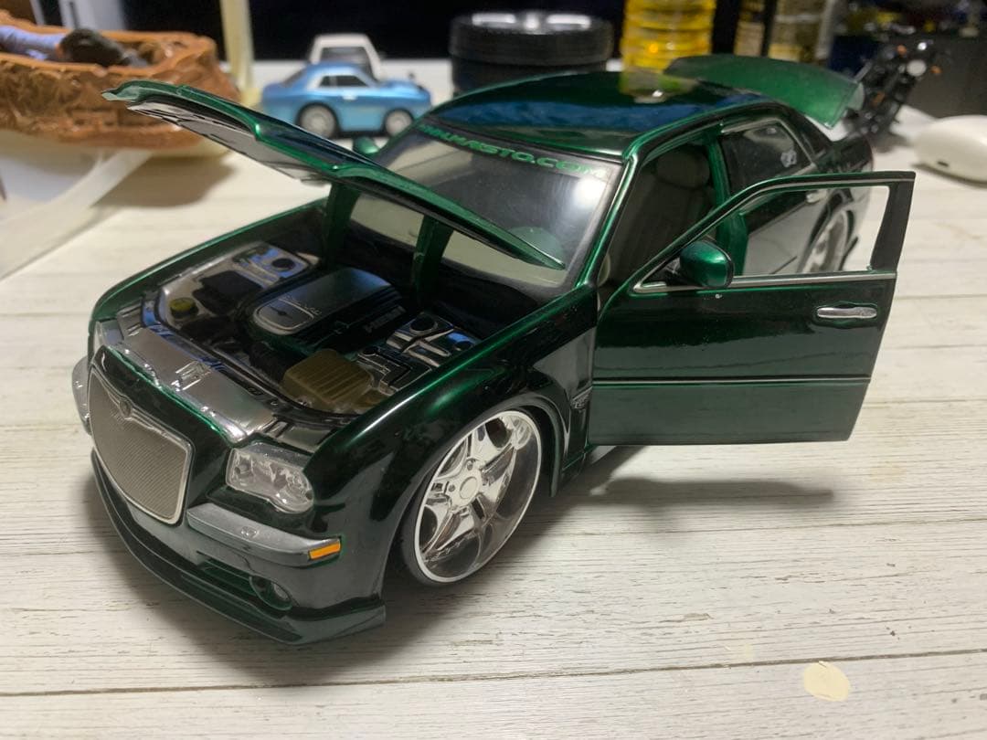 クライスラー300C 1/18