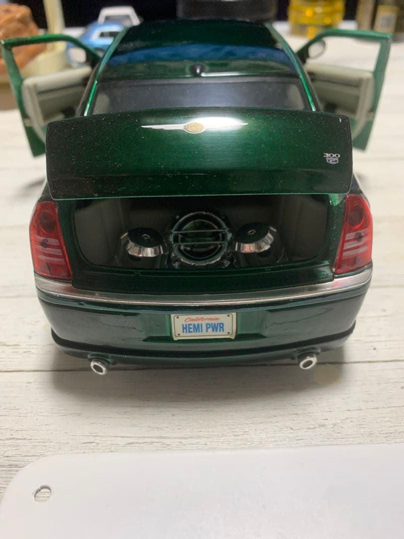 クライスラー300C 1/18