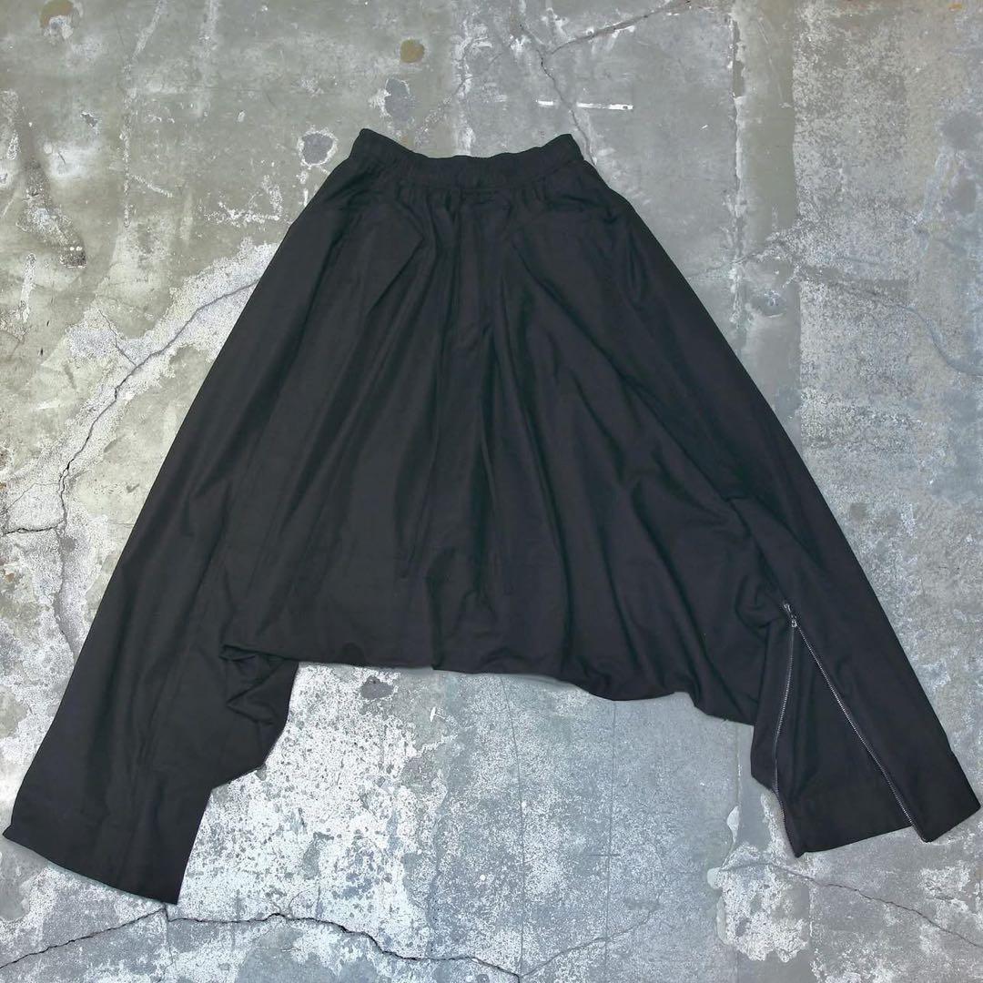 パンツ JULIUS CLEAVE HEM OVER CROTCH PANTS