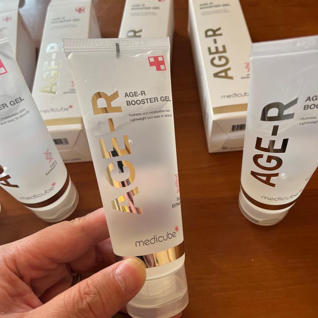 メディキューブ 美顔ローラー本体、スタンド、ジェル4本セット