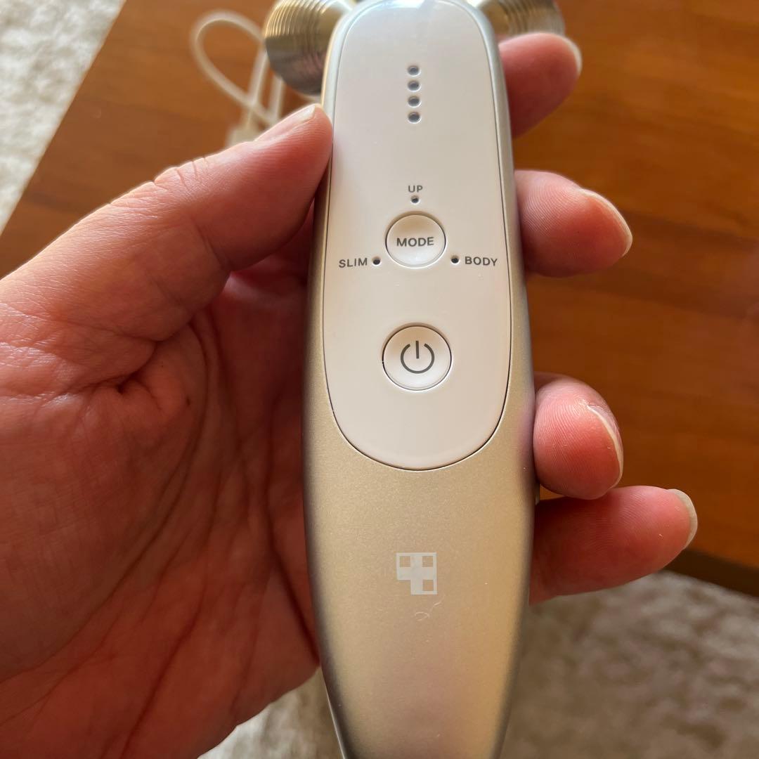 メディキューブ 美顔ローラー本体、スタンド、ジェル4本セット