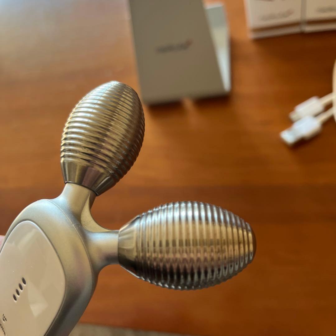 メディキューブ 美顔ローラー本体、スタンド、ジェル4本セット