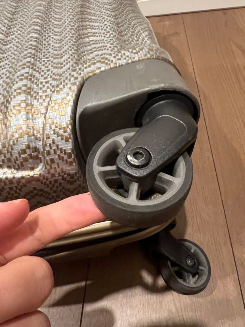 Samsonite 革新的なス一ツケ一ス発売10周年を記念した、スペシャルな限定