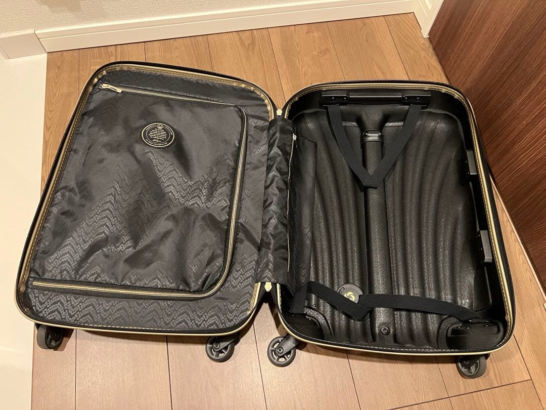 Samsonite 革新的なス一ツケ一ス発売10周年を記念した、スペシャルな限定