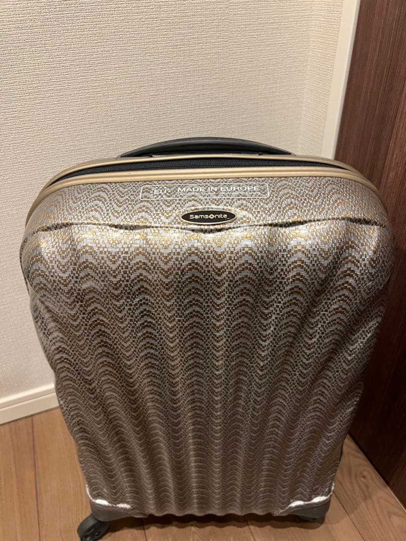 Samsonite 革新的なス一ツケ一ス発売10周年を記念した、スペシャルな限定