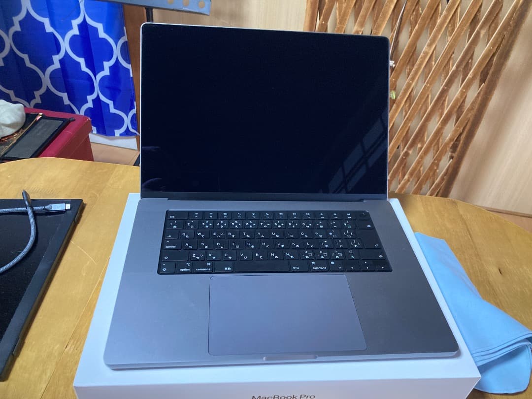 【画面不良】MacBook Pro M1MAX 32cGPU 32g 1T