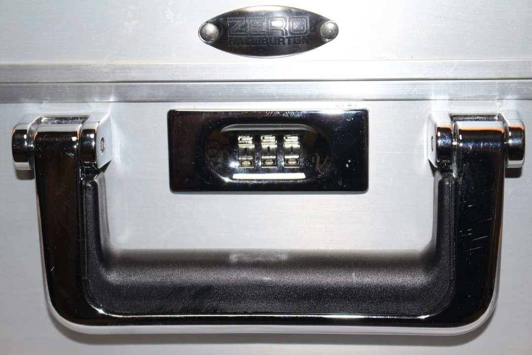 ZERO HALLIBURTON ゼロハリバートン スーツケース シルバー　中古