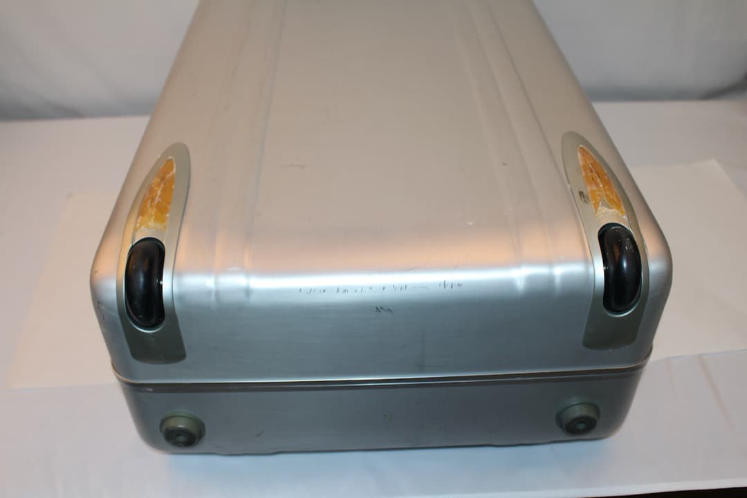ZERO HALLIBURTON ゼロハリバートン スーツケース シルバー　中古