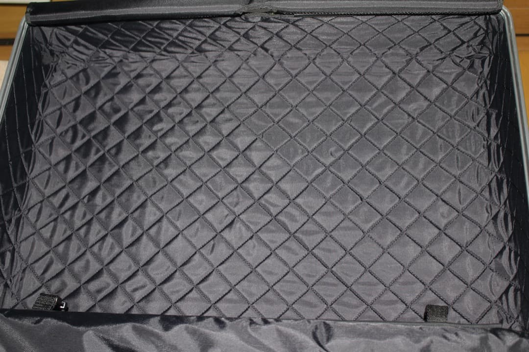 ZERO HALLIBURTON ゼロハリバートン スーツケース シルバー　中古