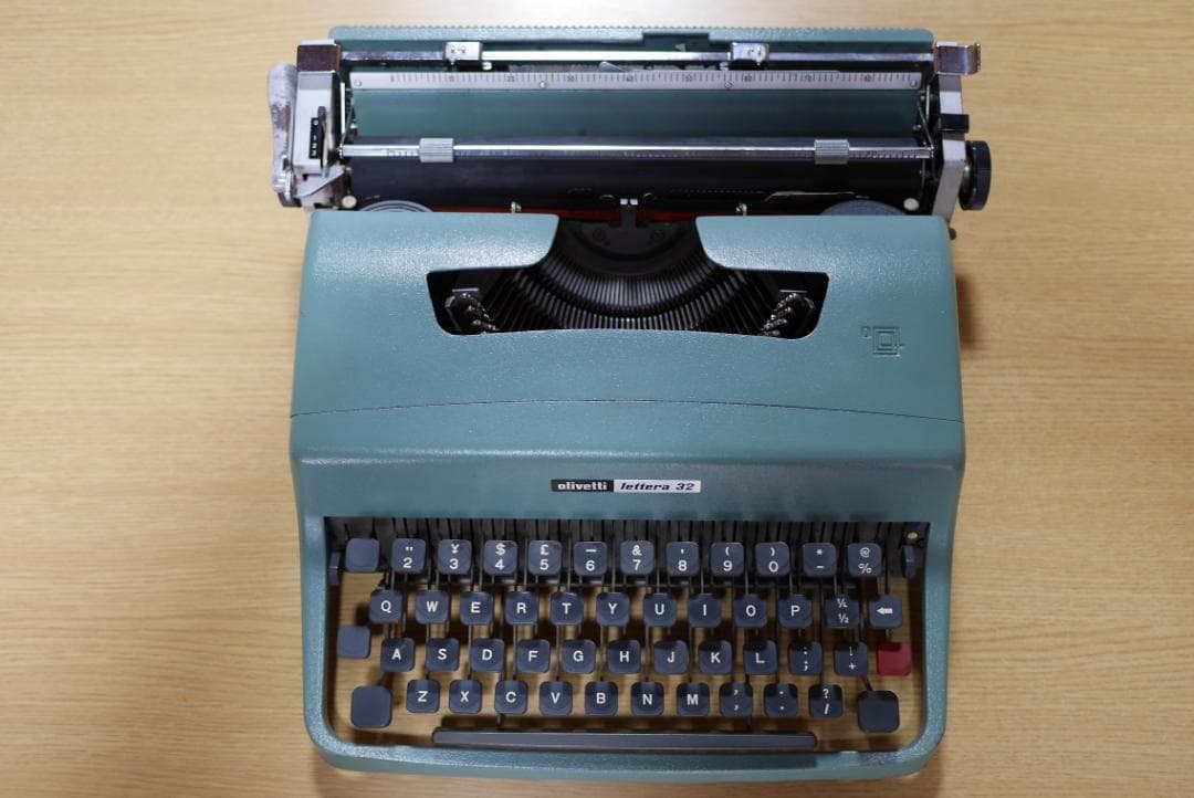 （イタリア）オリベッティ タイプライター lettera32