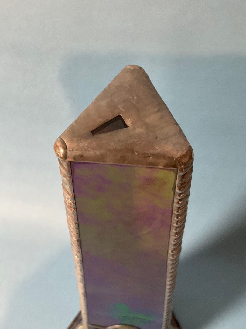 装飾的な紫と緑のガラスアート　万華鏡