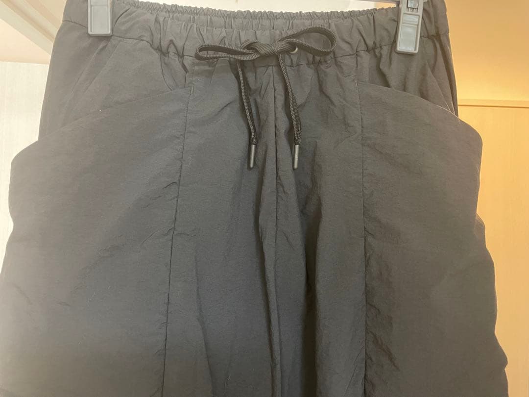 テアトラ　ブラック　パンツ